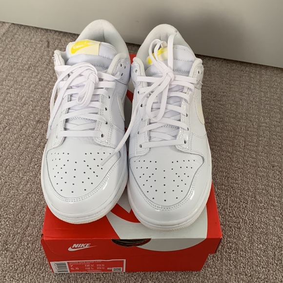 Women’s Nike dunk low white yellow heart size 7 - Picture 2 of 6